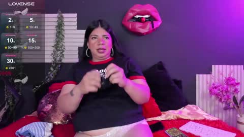 Snapshot of kinkyy_mom chatting on June 6, 1:49 pm kinkyy_mom online show from June 6, 1:49 pm