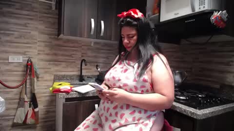 Snapshot of kinkyy_mom chatting on June 9, 3:45 pm kinkyy_mom online show from June 9, 3:45 pm