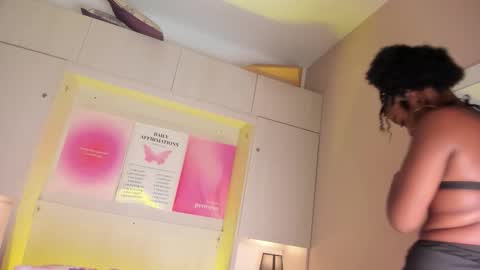 M A R A  online show from February 24, 12:03 pm