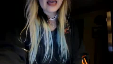 Snapshot of kipsy420 chatting on September 18, 7:10 am Kipsy Rose online show from September 18, 7:10 am