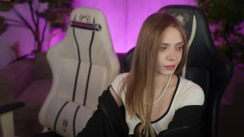 Snapshot of kira0541 chatting on April 22, 7:11 am Sweet girls online show from April 22, 7:11 am