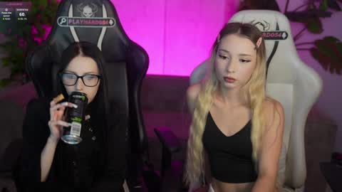 Snapshot of kira0541 chatting on May 17, 10:44 am Sweet girls online show from May 17, 10:44 am