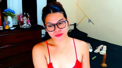 KIRA online show from April 8, 2:11 am