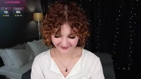 Snapshot of kira_fluffy chatting on June 25, 5:34 am Kira online show from June 25, 5:34 am
