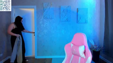 kira online show from April 21, 9:04 am