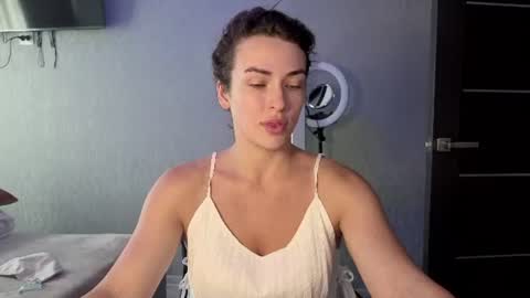 Snapshot of kira_love1 chatting on July 3, 8:43 am Kira love1 online show from July 3, 8:43 am