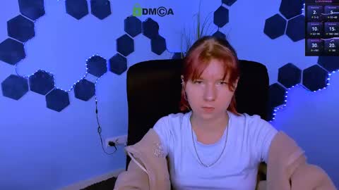 kira_melt online show from May 3, 7:53 pm