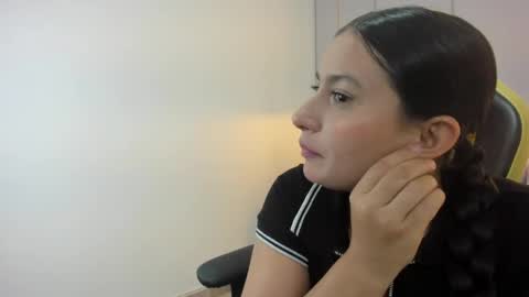 Snapshot of kira_relish chatting on April 13, 11:16 am K I R A online show from April 13, 11:16 am