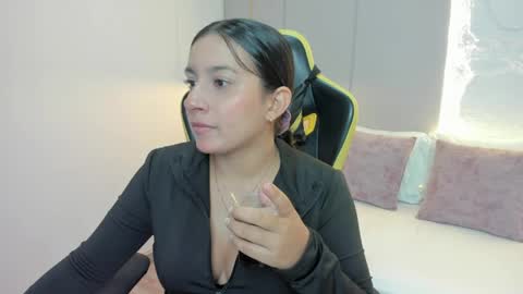 Snapshot of kira_relish chatting on April 20, 11:24 am K I R A online show from April 20, 11:24 am