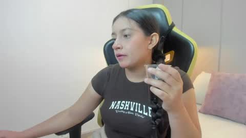 Snapshot of kira_relish chatting on April 25, 11:13 am K I R A online show from April 25, 11:13 am