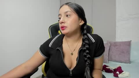 Snapshot of kira_relish chatting on April 28, 12:32 pm K I R A online show from April 28, 12:32 pm