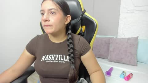 Snapshot of kira_relish chatting on May 1, 12:21 pm K I R A online show from May 1, 12:21 pm
