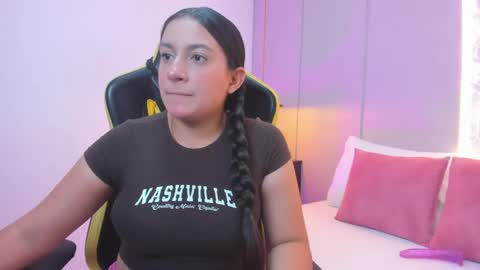 Snapshot of kira_relish chatting on May 18, 11:05 am K I R A online show from May 18, 11:05 am