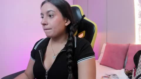 Snapshot of kira_relish chatting on May 20, 11:05 am K I R A online show from May 20, 11:05 am