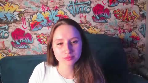 Snapshot of kira_sweeet chatting on December 17, 9:04 am Kira online show from December 17, 9:04 am