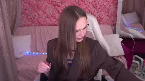 kiraagray online show from March 3, 2:12 pm