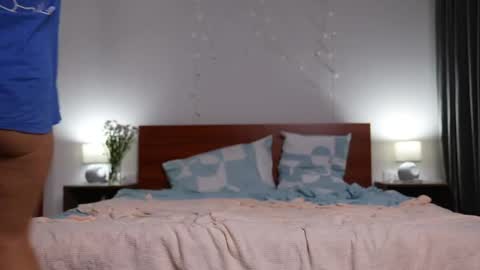 kira bloom online show from April 28, 8:52 am