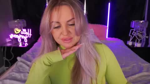 Kira online show from October 5, 9:45 pm