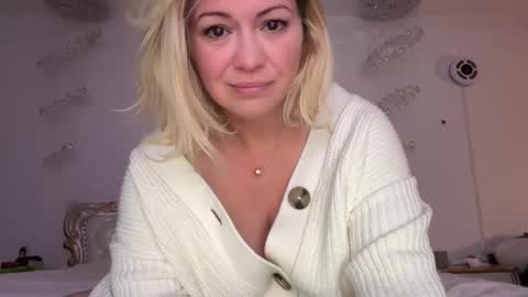 KiraDivine online show from December 8, 4:28 pm