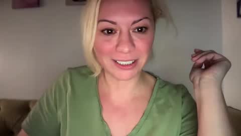 KiraDivine online show from December 31, 8:02 pm