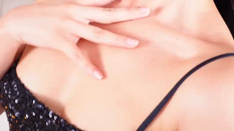 Snapshot of kirakayleigh chatting on December 10, 1:32 am kira online show from December 10, 1:32 am