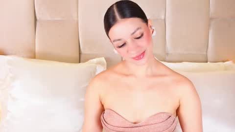 Snapshot of kirakayleigh chatting on December 13, 11:21 pm kira online show from December 13, 11:21 pm