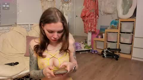 little vampire online show from April 23, 5:19 am