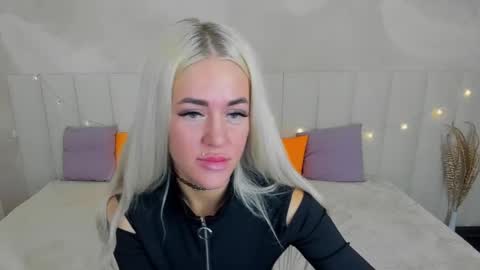 Snapshot of kiramagnolia chatting on March 3, 2:36 am Kira online show from March 3, 2:36 am