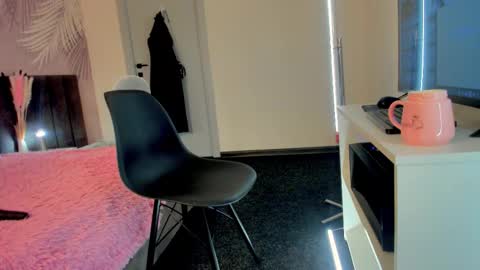 Snapshot of kiramagnolia chatting on September 19, 1:51 am Kira online show from September 19, 1:51 am