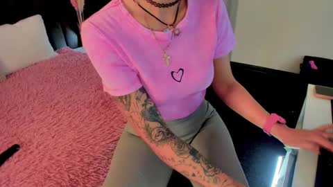 Snapshot of kiramagnolia chatting on September 23, 1:41 am Kira online show from September 23, 1:41 am