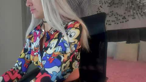 Snapshot of kiramagnolia chatting on November 1, 2:46 am Kira online show from November 1, 2:46 am