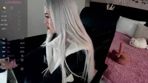 Snapshot of kiramagnolia chatting on November 29, 1:52 am Kira online show from November 29, 1:52 am