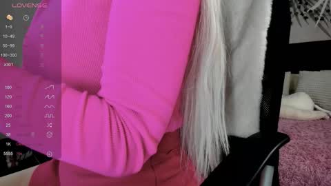 Snapshot of kiramagnolia chatting on December 2, 1:55 am Kira online show from December 2, 1:55 am