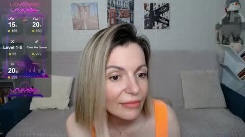 Snapshot of kiramartins_cat chatting on December 6, 5:00 pm kiramartins cat online show from December 6, 5:00 pm