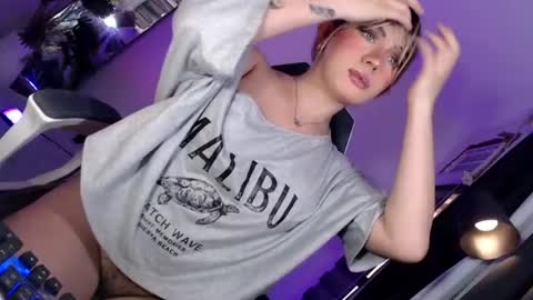 Snapshot of kiramillerxx chatting on June 25, 2:11 am Its your girl KIRA online show from June 25, 2:11 am