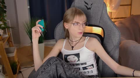 Kira online show from April 9, 11:54 pm