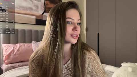 Snapshot of kiramystery chatting on December 6, 4:49 pm Kira online show from December 6, 4:49 pm