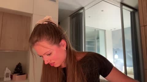 Kira online show from February 18, 6:04 pm