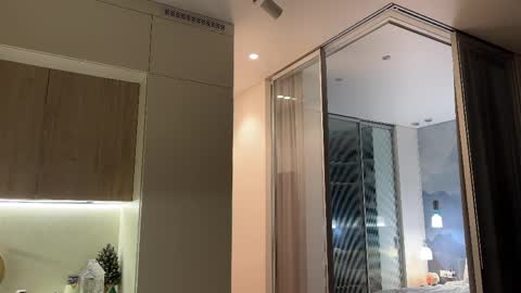 Kira online show from April 3, 5:44 pm