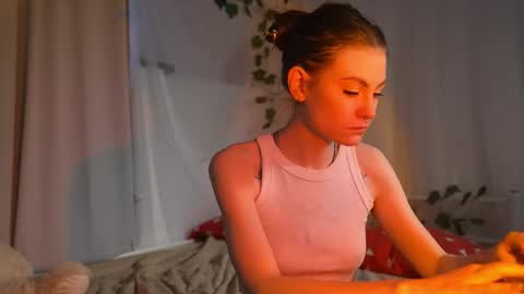 Snapshot of kiraninetails chatting on October 6, 9:51 am ARI online show from October 6, 9:51 am