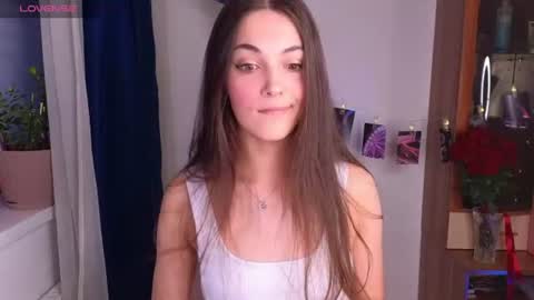 Snapshot of kiraturner chatting on June 10, 7:46 pm Kira cute online show from June 10, 7:46 pm