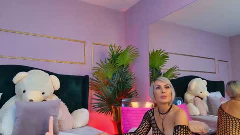 Snapshot of kirrawhite chatting on November 16, 6:52 am Kirra online show from November 16, 6:52 am