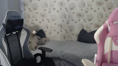 Snapshot of kiss_tori_ chatting on July 1, 7:32 am Tori online show from July 1, 7:32 am