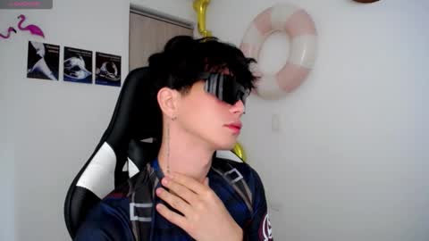 Snapshot of kiss_whitee chatting on September 14, 3:11 pm kiss_whitee online show from September 14, 3:11 pm