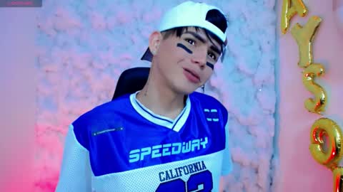 Snapshot of kiss_whitee chatting on October 16, 9:27 pm kiss_whitee online show from October 16, 9:27 pm