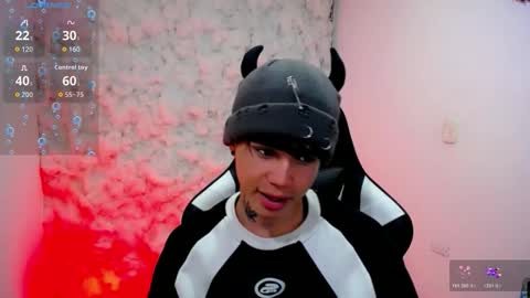 Snapshot of kiss_whitee chatting on October 25, 2:41 am kiss_whitee online show from October 25, 2:41 am