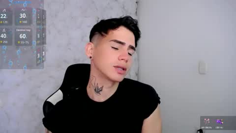 Snapshot of kiss_whitee chatting on October 30, 2:40 pm kiss_whitee online show from October 30, 2:40 pm