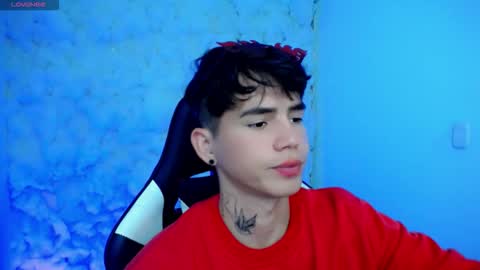 Snapshot of kiss_whitee chatting on November 5, 6:41 pm kiss_whitee online show from November 5, 6:41 pm