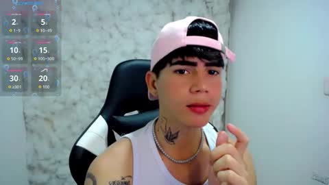 Snapshot of kiss_whitee chatting on November 15, 2:53 am kiss_whitee online show from November 15, 2:53 am