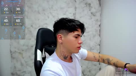 Snapshot of kiss_whitee chatting on November 24, 2:11 am kiss_whitee online show from November 24, 2:11 am